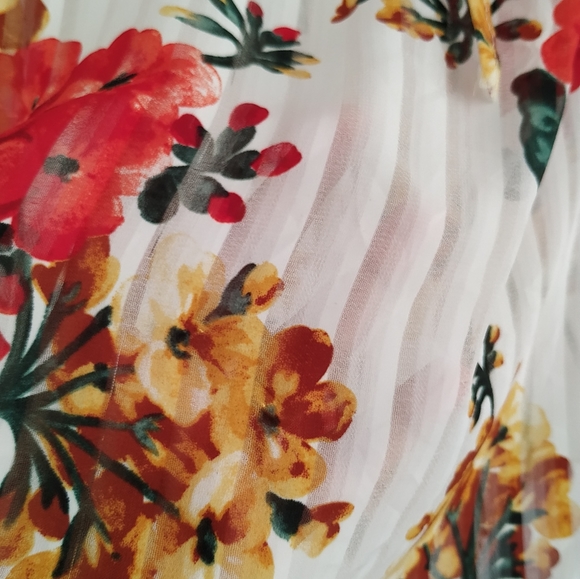 Korean Floral Blouse - Picture 3 of 7